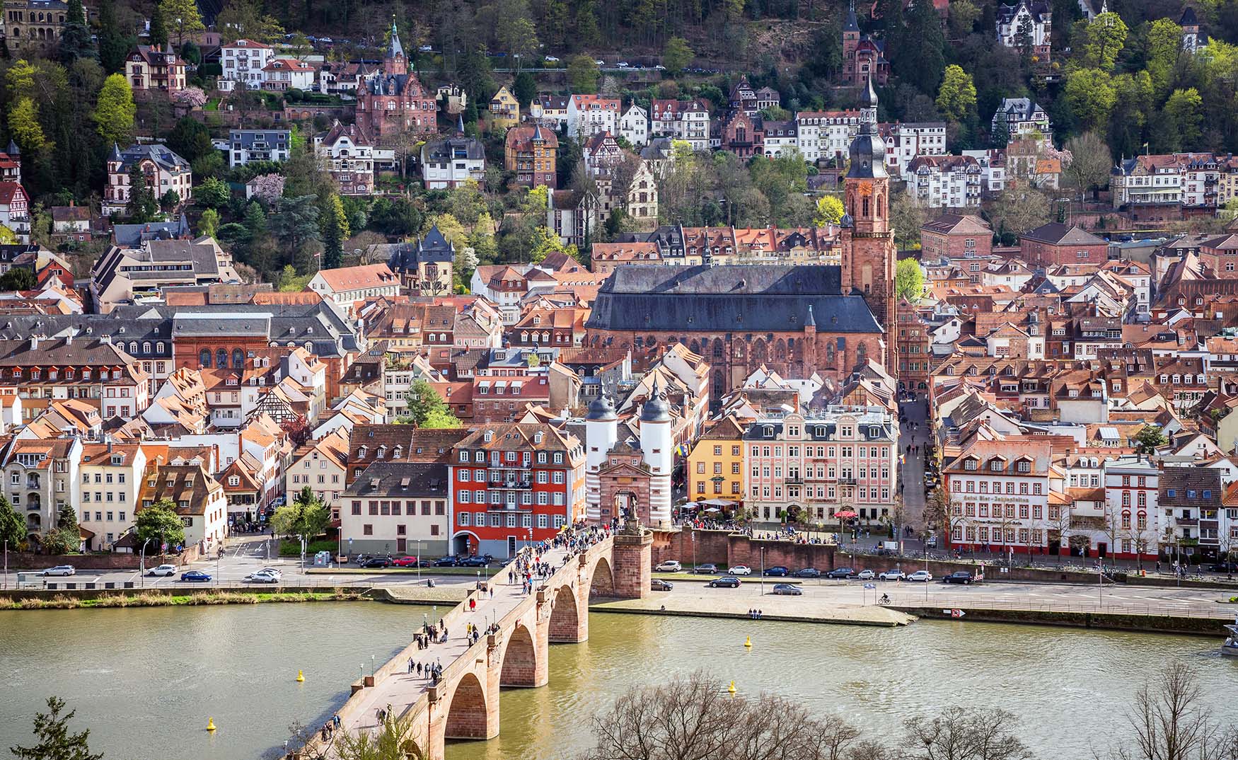 Heiliggeistkirche, Heidelberg mit dem Fluss Neckar