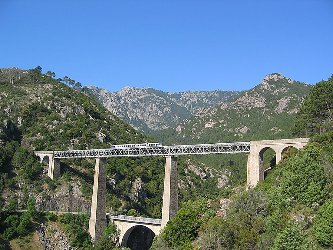 Spektakulären Eisenbahnfahrten durch Korsika