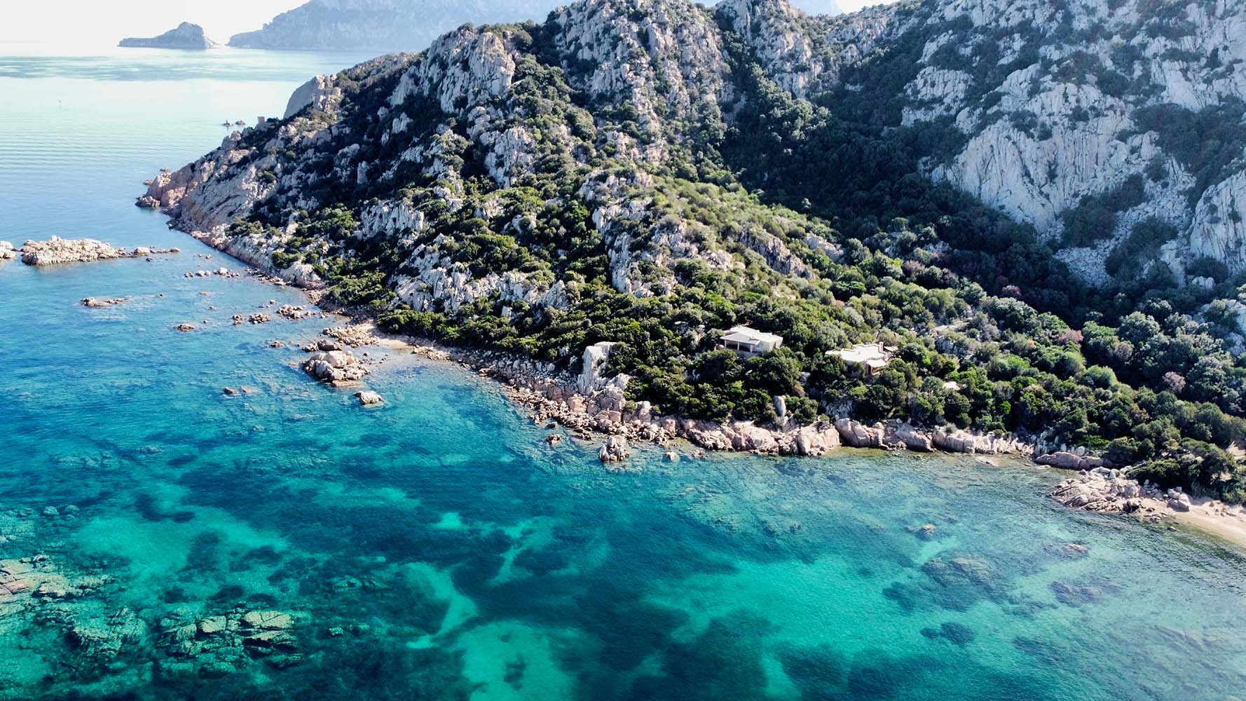 Einsame Buchten auf Sardinien laden zum Baden und Schnorcheln ein