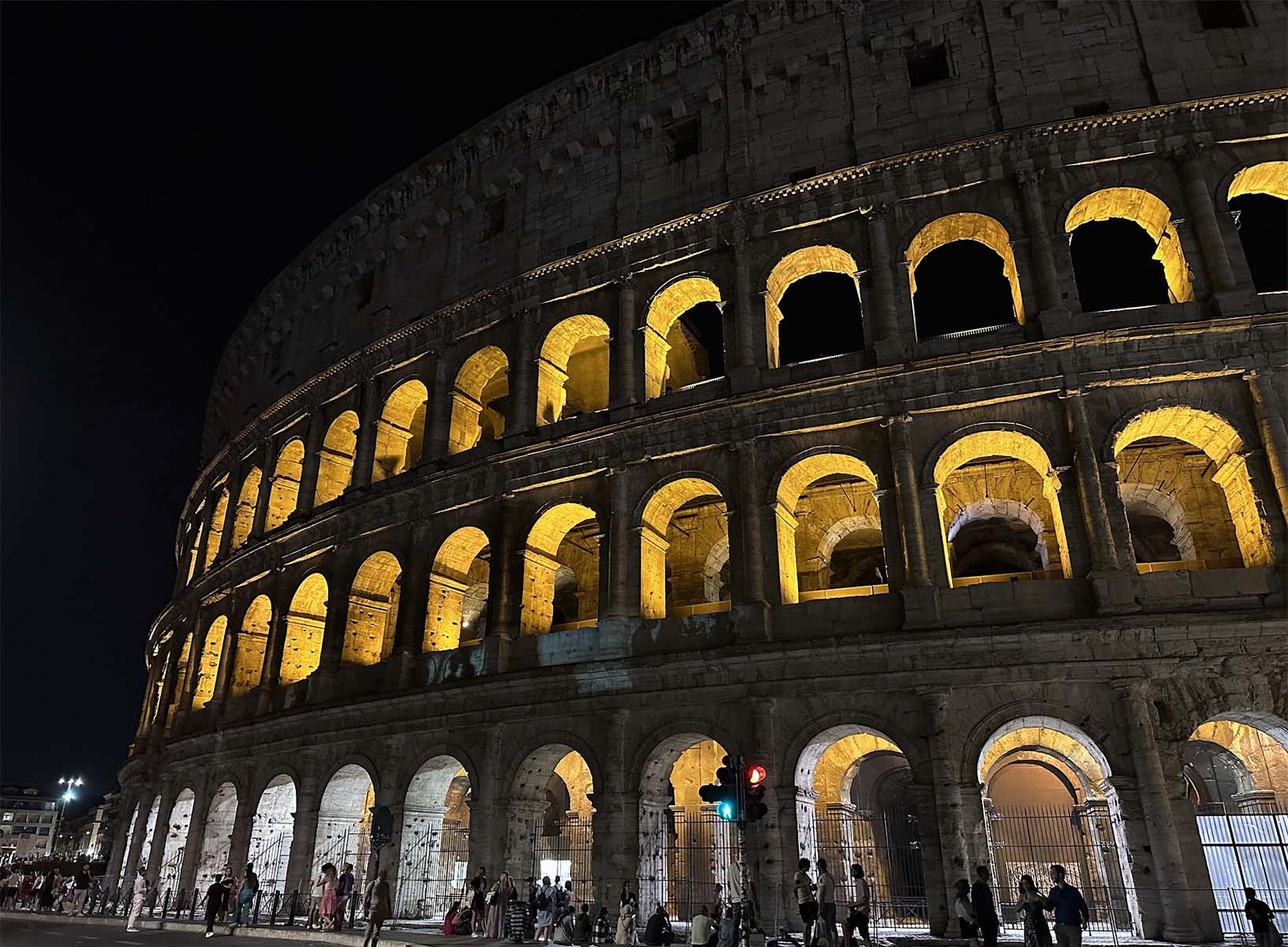 Kolosseum in Rom bei Nacht