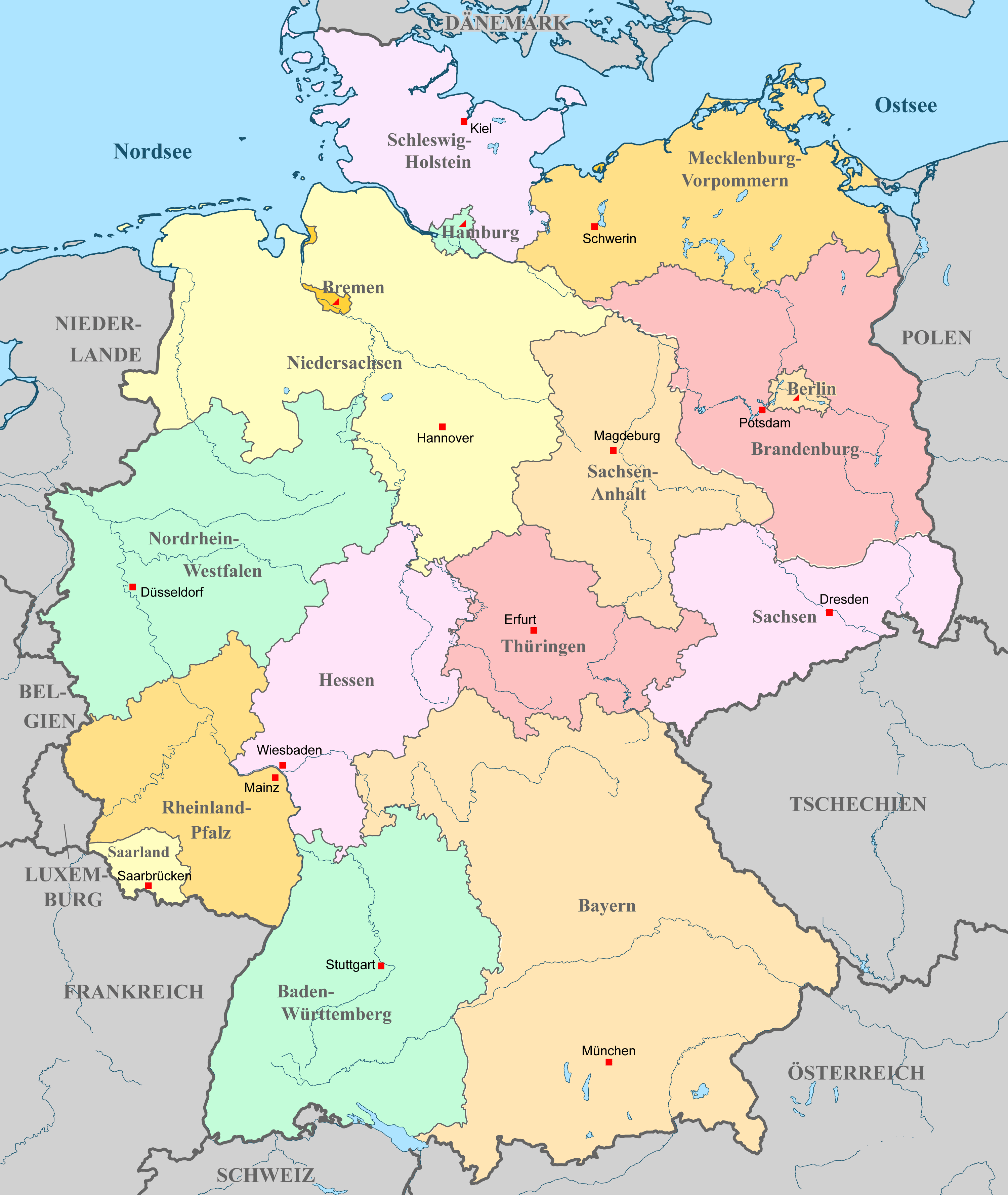 Deutschland Karte: Bundesländer farblich markiert mit Landeshauptstädten