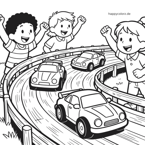 Drei Spielzeugautos fahren auf einer geschwungenen Holzbahn, während drei jubelnde Kinder mit erhobenen Armen daneben stehen.