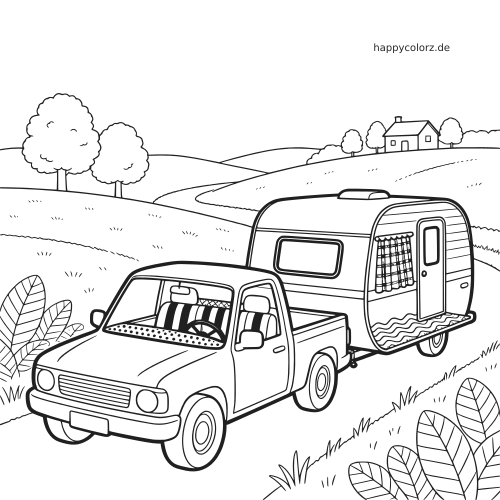 Ein detaillierter Pickup zieht einen runden Wohnwagen auf einer Landstraße durch eine hügelige Landschaft mit Bäumen und einem Haus.