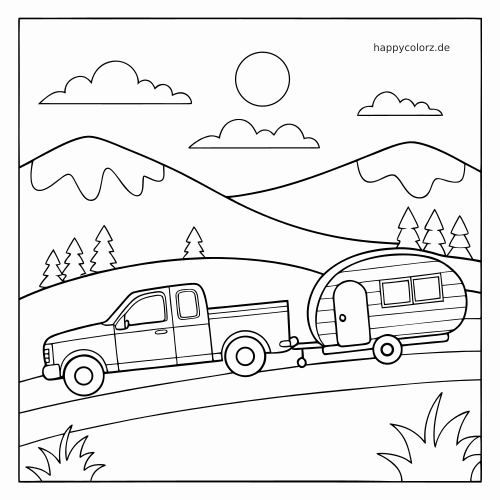 Ein einfacher Pickup zieht einen kleinen Wohnanhänger durch eine hügelige Landschaft mit Bergen, Tannen, Sonne und Wolken.