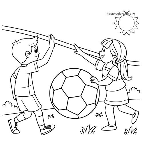 Ein Junge und ein Mädchen geben sich nach dem Fußballspielen auf einem Feld neben einem großen Fußball ein High Five.